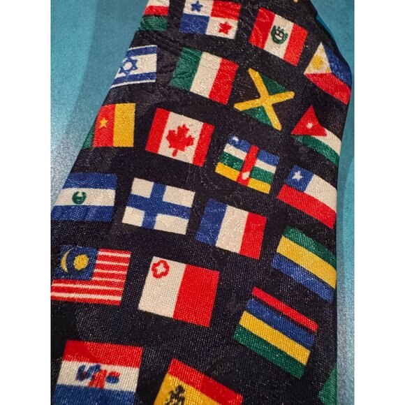 Renaissance Handmade Tie – Statue of Liberty & World Flags – 100% Polyester - Picture 5 of 9